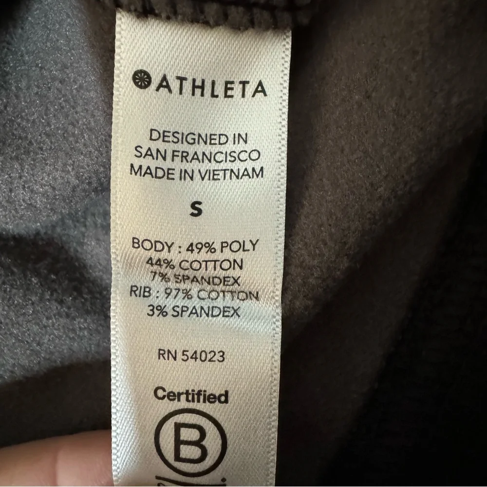 Athleta Triumph Zip Up Hoodie in Black Camo. EUC. Women’s Size Small - Picture 11 of 14